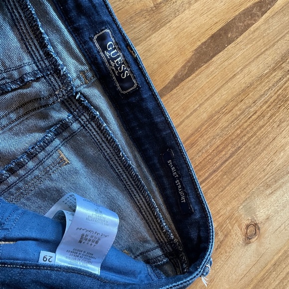Guess Jeans Starlet Straight. Size 29. Style W13137DOEQO - Picture 4 of 5